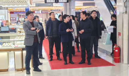 尊龙凯时集团总司理赵首沣到尊龙凯时商业连锁乌兰区、白城区、松原区调研